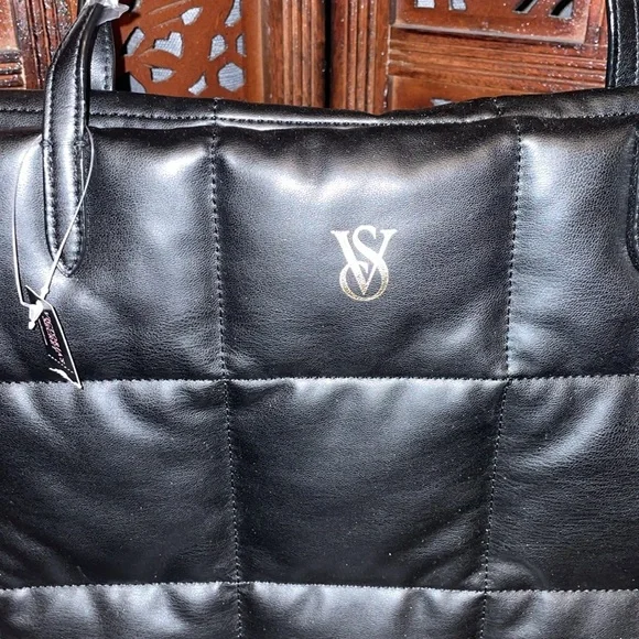 NWT VICTORIA’S SECRET Elegant Black Quilted Tote Bag - Picture 2 of 6